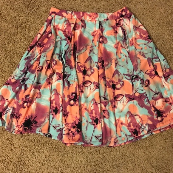 LuLa Roe Skirt with POCKETS! - Picture 1 of 3